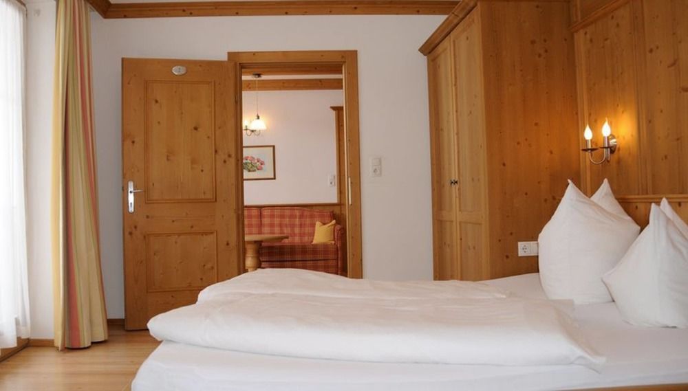 Das Gaestehaus Schneider Am Dorfplatz Алпбах Екстериор снимка