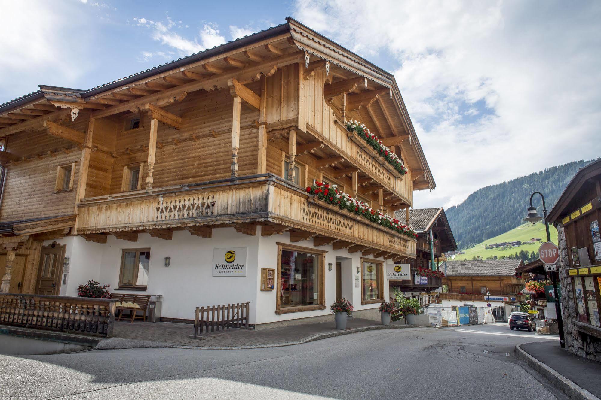 Das Gaestehaus Schneider Am Dorfplatz Алпбах Екстериор снимка