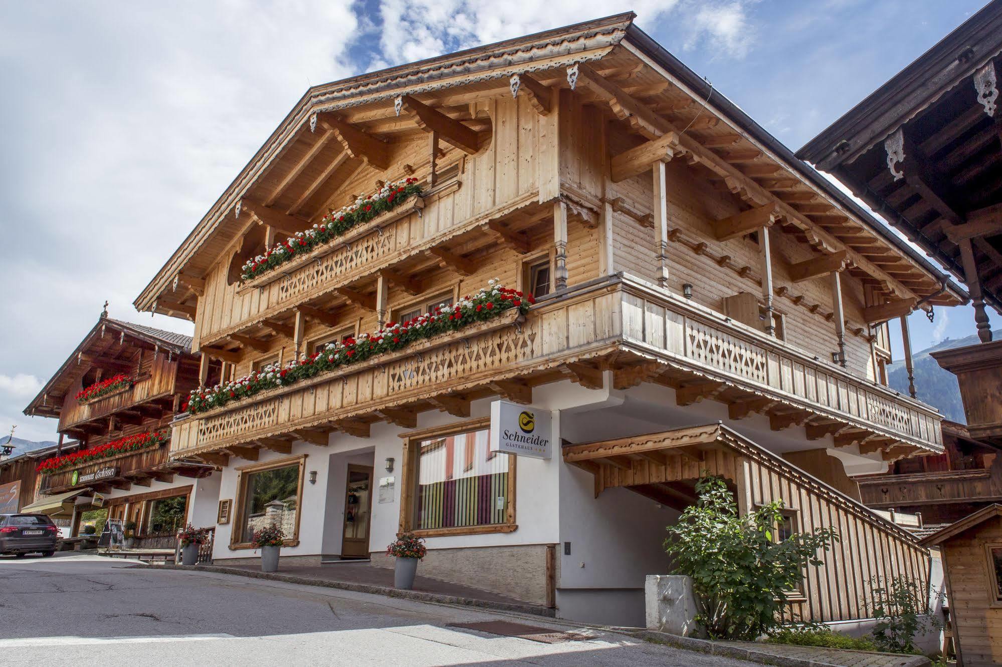 Das Gaestehaus Schneider Am Dorfplatz Алпбах Екстериор снимка
