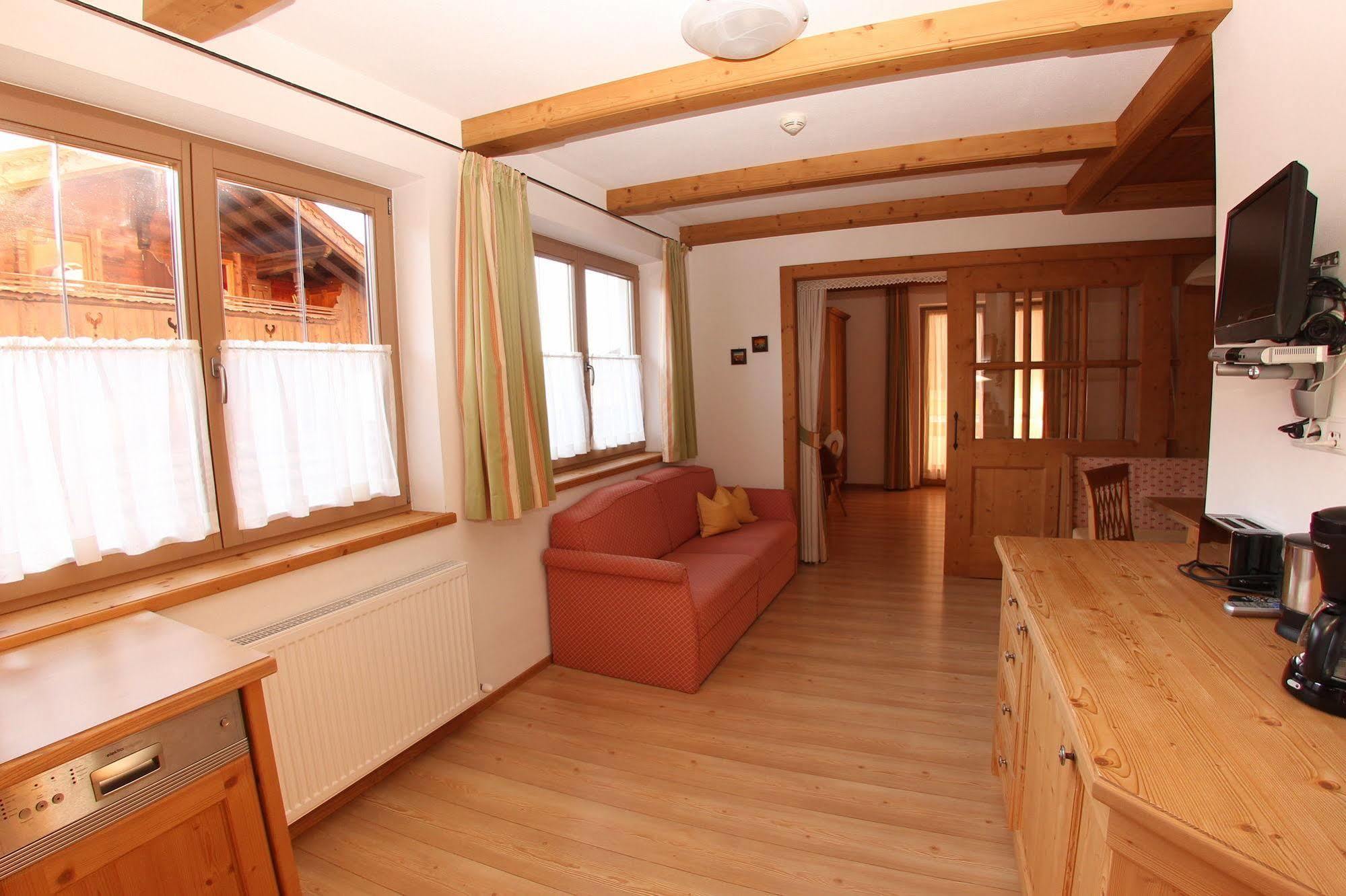 Das Gaestehaus Schneider Am Dorfplatz Алпбах Екстериор снимка