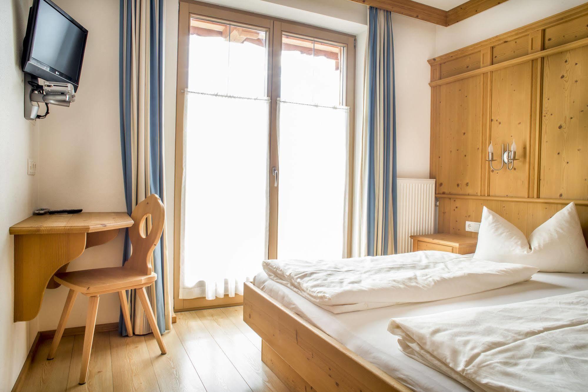 Das Gaestehaus Schneider Am Dorfplatz Алпбах Екстериор снимка