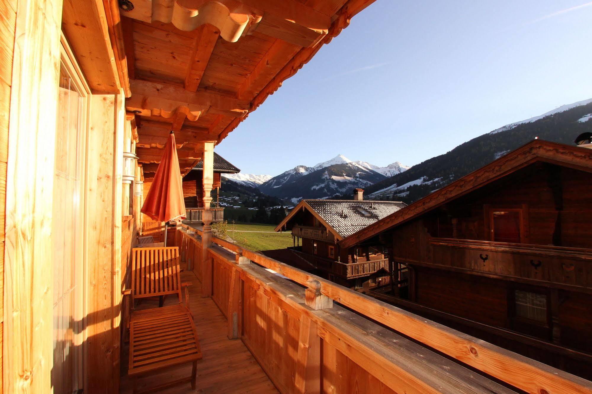 Das Gaestehaus Schneider Am Dorfplatz Алпбах Екстериор снимка