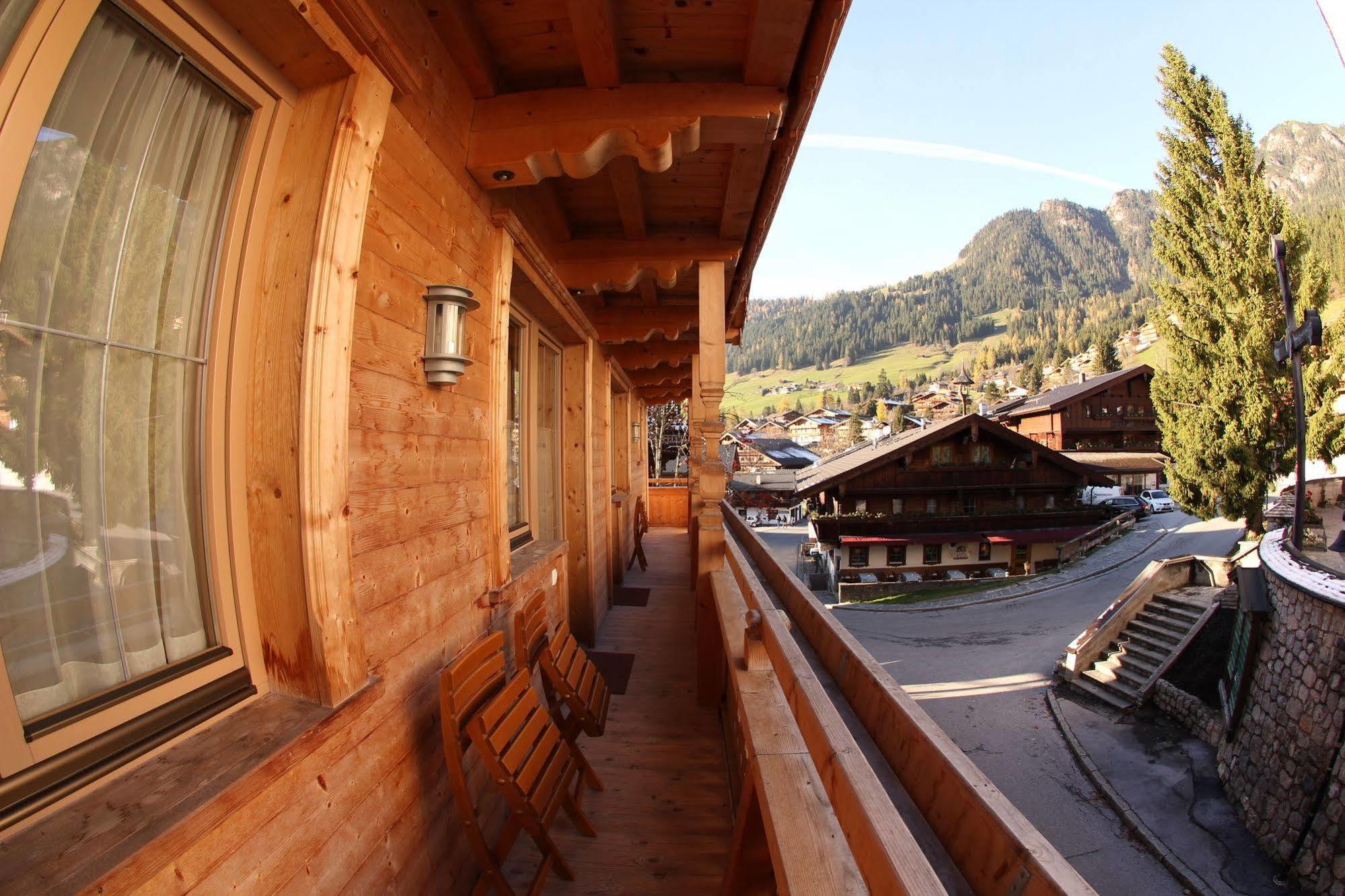 Das Gaestehaus Schneider Am Dorfplatz Алпбах Екстериор снимка