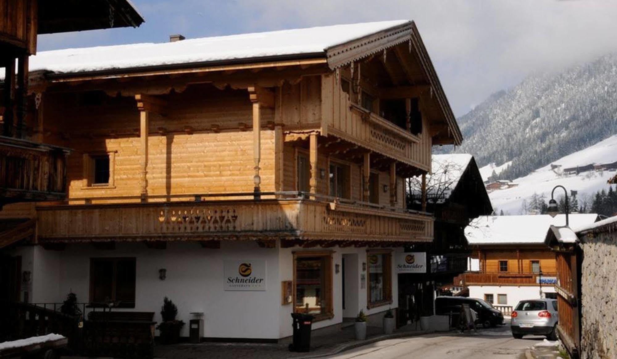 Das Gaestehaus Schneider Am Dorfplatz Алпбах Екстериор снимка