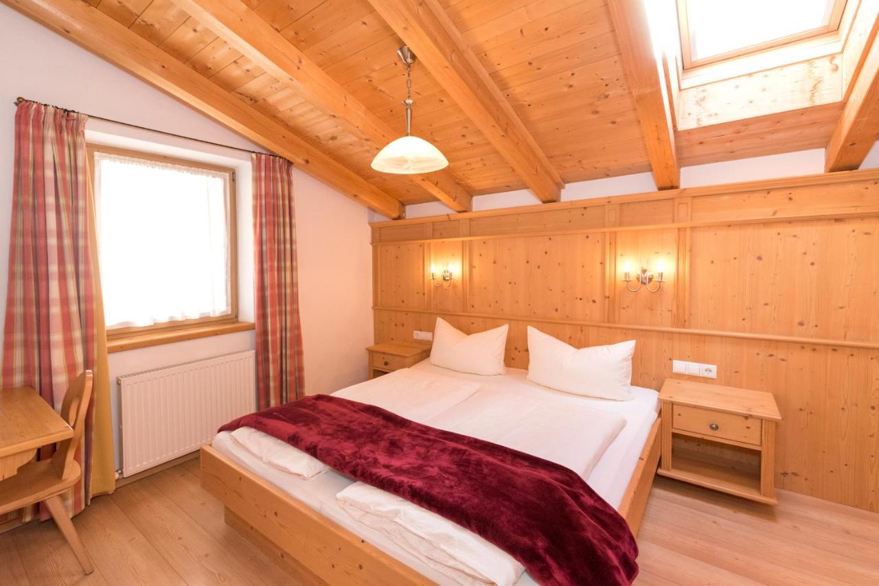 Das Gaestehaus Schneider Am Dorfplatz Алпбах Екстериор снимка