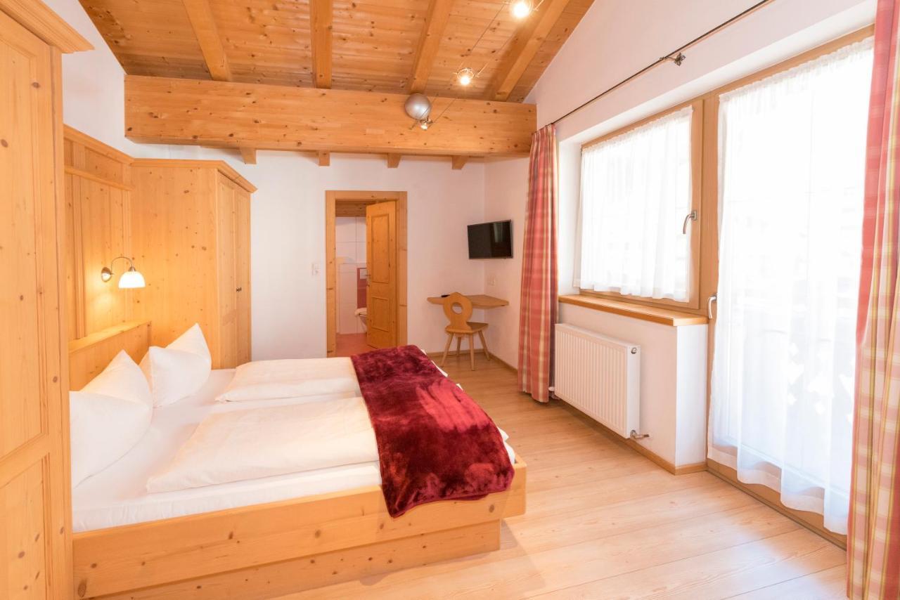 Das Gaestehaus Schneider Am Dorfplatz Алпбах Екстериор снимка